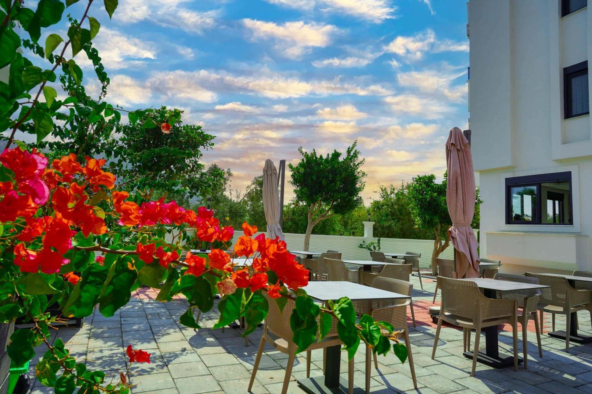 Port Selene Otel Газипаша Экстерьер фото
